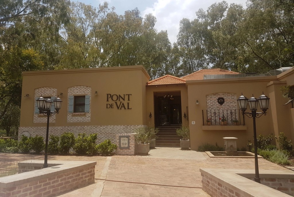 Pont De Val Riverside Escape